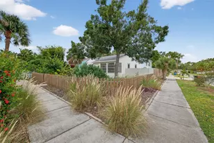 2501 Oakdale St S, Saint Petersburg, FL 33705 - Photo 3