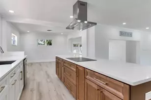 10120 Paradise Blvd, Treasure Island, FL 33706 - Photo 13