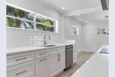 10120 Paradise Boulevard, Treasure Island, FL 33706 - Photo 11