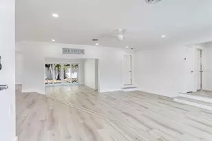 10120 Paradise Blvd, Treasure Island, FL 33706 - Photo 5