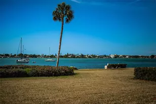 4550 Cove Cir, Saint Petersburg, FL 33708 - Photo 27