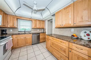 4550 Cove Cir, Saint Petersburg, FL 33708 - Photo 5