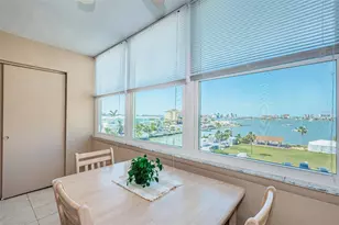 4550 Cove Cir, Saint Petersburg, FL 33708 - Photo 17