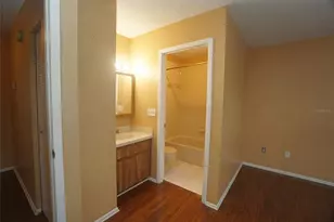 10049 Lake Oak Cir, Tampa, FL 33624 - Photo 15