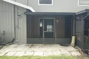 10049 Lake Oak Cir, Tampa, FL 33624 - Photo 17