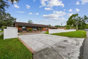 39501 Meadowood Loop, Zephyrhills, FL 33542 - Photo 7