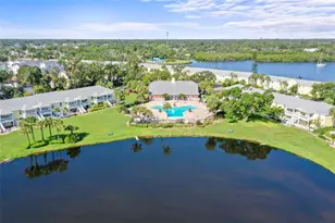 247 Pompano Dr SE, Saint Petersburg, FL 33705 - Photo 25