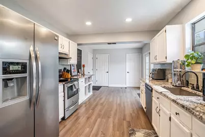 736 Sandy Creek Drive, Brandon, FL 33511 - Photo 11