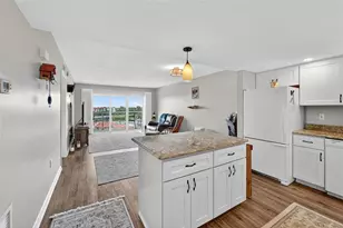 4900 Brittany Dr S, Saint Petersburg, FL 33715 - Photo 7