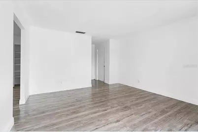 1114 85th Terrace N #D, Saint Petersburg, FL 33702 - Photo 5