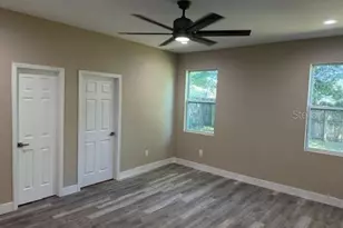 8703 N 48th St, Tampa, FL 33617 - Photo 17