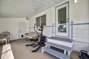 122 E St Annes Cir, Apollo Beach, FL 33572 - Photo 9