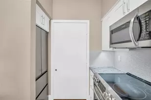 200 4th Ave S, Saint Petersburg, FL 33701 - Photo 9