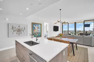 301 1st St S, Saint Petersburg, FL 33701 - Photo 11