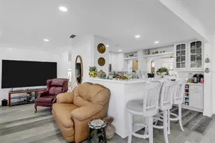 4864 Lake Charles Dr N, Kenneth City, FL 33709 - Photo 9