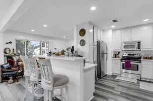 4864 Lake Charles Dr N, Kenneth City, FL 33709 - Photo 5