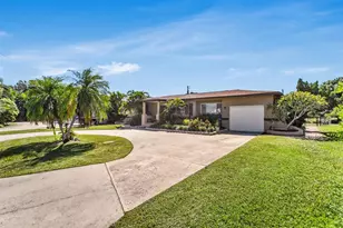 4864 Lake Charles Dr N, Kenneth City, FL 33709 - Photo 13