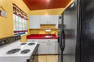 2105 Leon Ave, Sarasota, FL 34234 - Photo 11