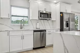 8200 136th St, Seminole, FL 33776 - Photo 13