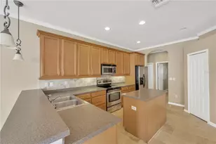 1833 Mira Lago Cir, Ruskin, FL 33570 - Photo 9