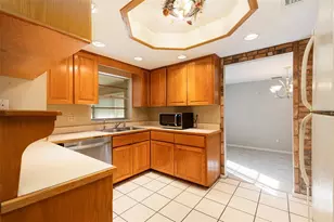 11918 Orangewood Dr, Dade City, FL 33525 - Photo 9