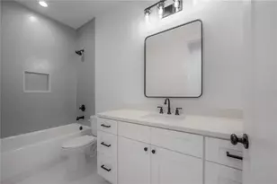 810 E Frierson Ave, Tampa, FL 33603 - Photo 19