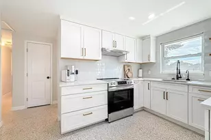 510 62nd Ave NE, Saint Petersburg, FL 33702 - Photo 5