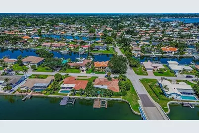 1998 Kansas Avenue NE, Saint Petersburg, FL 33703 - Photo 5