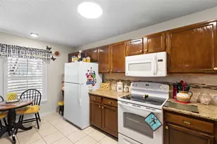 3122 Valley Oaks Dr, Tampa, FL 33618 - Photo 11