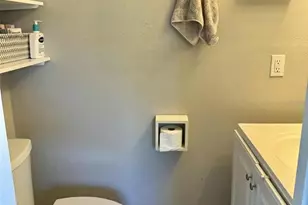 2700 25th Ave N, Saint Petersburg, FL 33713 - Photo 9