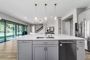 291 Mossy River Ct, Brandon, FL 33511 - Photo 9