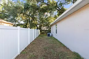 4216 E Yukon St, Tampa, FL 33617 - Photo 25