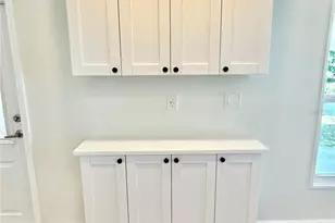 6912 Americana Dr NE, Saint Petersburg, FL 33702 - Photo 9