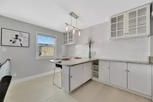 4827 Coquina Key Dr SE, Saint Petersburg, FL 33705 - Photo 7