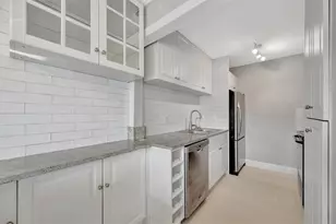 4827 Coquina Key Dr SE, Saint Petersburg, FL 33705 - Photo 11