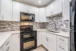 2735 Sherbrooke Ln, Palm Harbor, FL 34684 - Photo 9