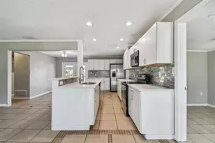 1507 W Le Compte Dr, Tampa, FL 33604 - Photo 7