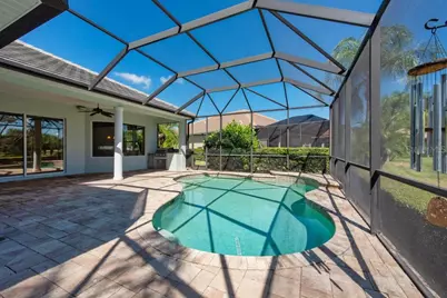 12240 Thornhill Court, Lakewood Ranch, FL 34202 - Photo 3