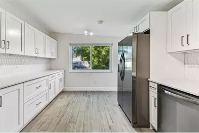 5701 Commonwealth Avenue N, Saint Petersburg, FL 33703 - Photo 9