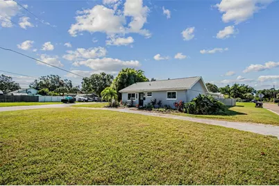 5701 Commonwealth Avenue N, Saint Petersburg, FL 33703 - Photo 3