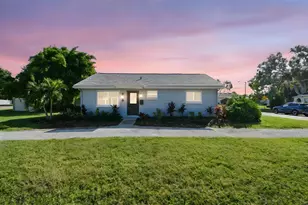 5701 Commonwealth Ave N, Saint Petersburg, FL 33703 - Photo 1