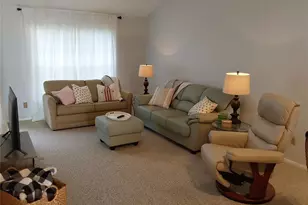 153 Sun Isle Cir, Treasure Island, FL 33706 - Photo 7