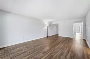 225 Country Club Dr, Largo, FL 33771 - Photo 9