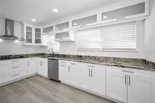 14125 N Bayshore Dr, Madeira Beach, FL 33708 - Photo 11