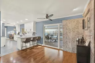 11724 Phoenix Cir, Tampa, FL 33618 - Photo 15