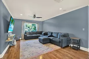 11724 Phoenix Cir, Tampa, FL 33618 - Photo 11