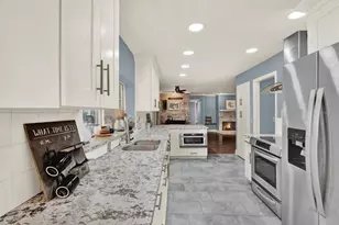 11724 Phoenix Cir, Tampa, FL 33618 - Photo 19