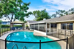 11724 Phoenix Cir, Tampa, FL 33618 - Photo 45