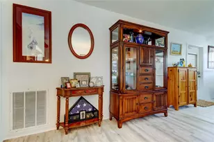 7727 39th Ave N, Saint Petersburg, FL 33709 - Photo 13