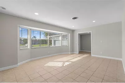 9318 1st Street N, Saint Petersburg, FL 33702 - Photo 11
